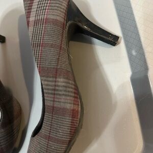 3 inch heels, maroon, black, gray. Worn a handful of times. Great condition.